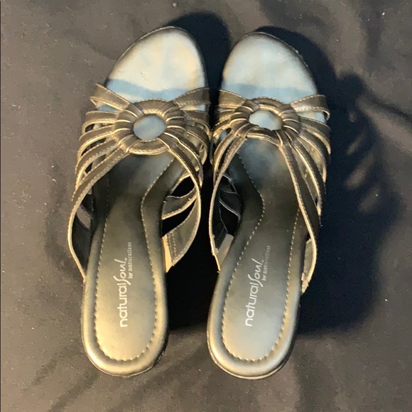 Gently worn Naturalizer summer sandles (soft) - Picture 1 of 2